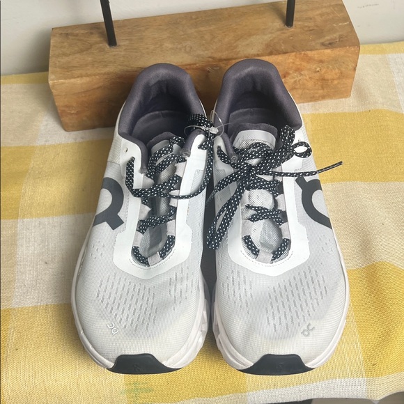 On Running Monochrome Sneakers - Picture 4 of 11